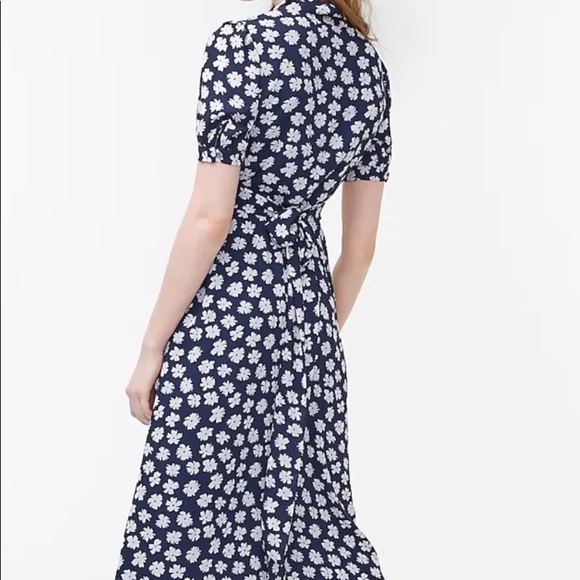 J. Crew Short-sleeve tie-neck dress in scattered daisies - Picture 2 of 12